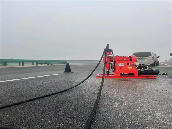 松北马路路基路面开裂下沉注浆加固灌浆